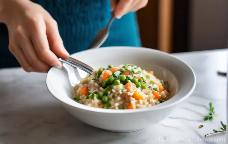 채소로 만드는 풍미 있는 리조또 레시피 - Cozy Comfort Risotto**
A person, appearing in their late 20s or early 30s, of ambiguous gender, is h...
